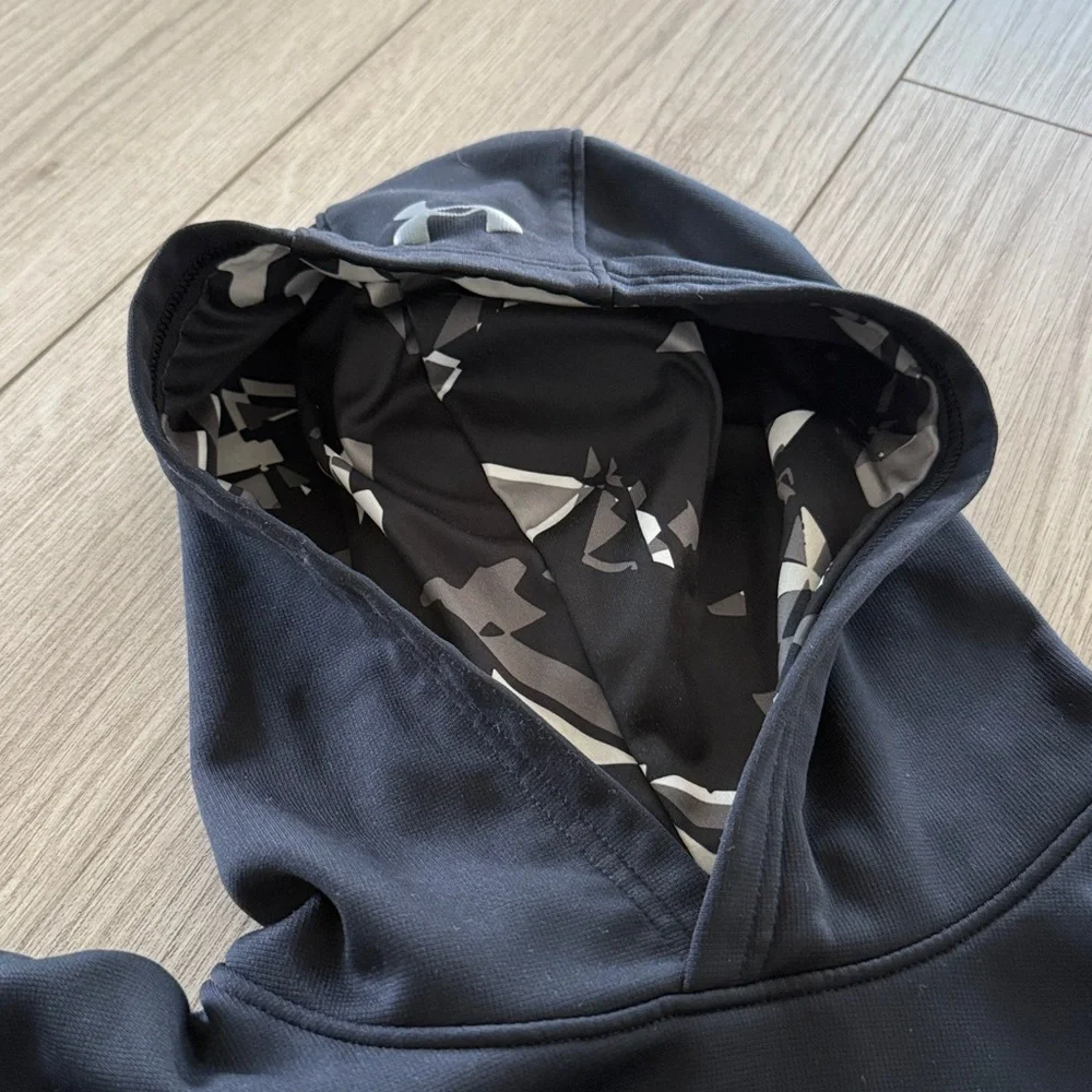 Under Armour Black and Gray Boys Pullover Hoodie Large
